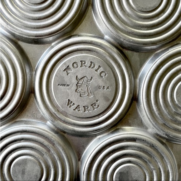 Nordic Ware•Christmas Silver Dollar Pancake Pan•Nonstick Surface•7-Shapes/Batch - Picture 12 of 15